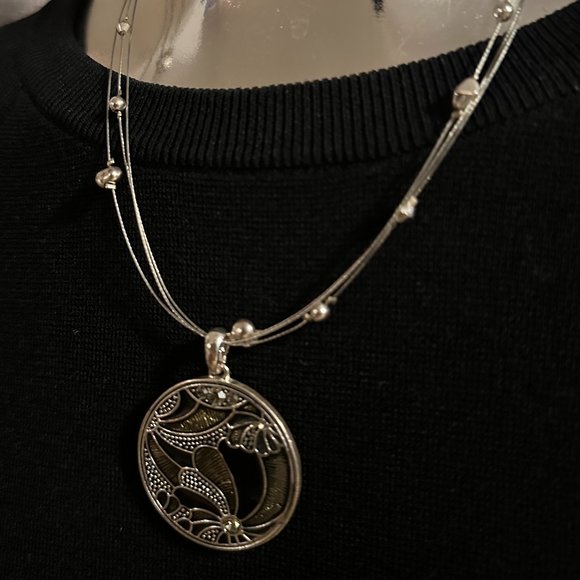 Elegant Vintage Pendant Necklace - Picture 1 of 2